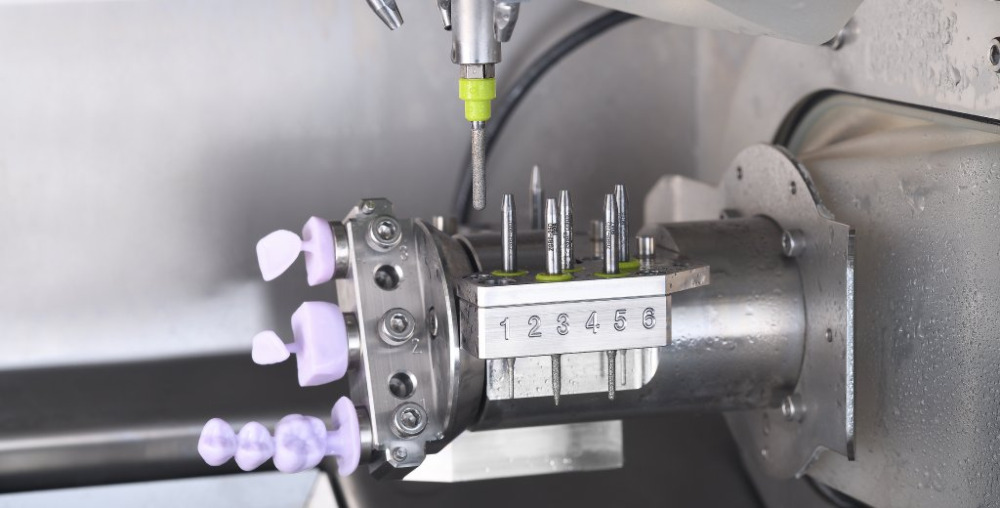 Mașină de frezare umedă in 4 axe Roland DWX 43W (DG Shape)