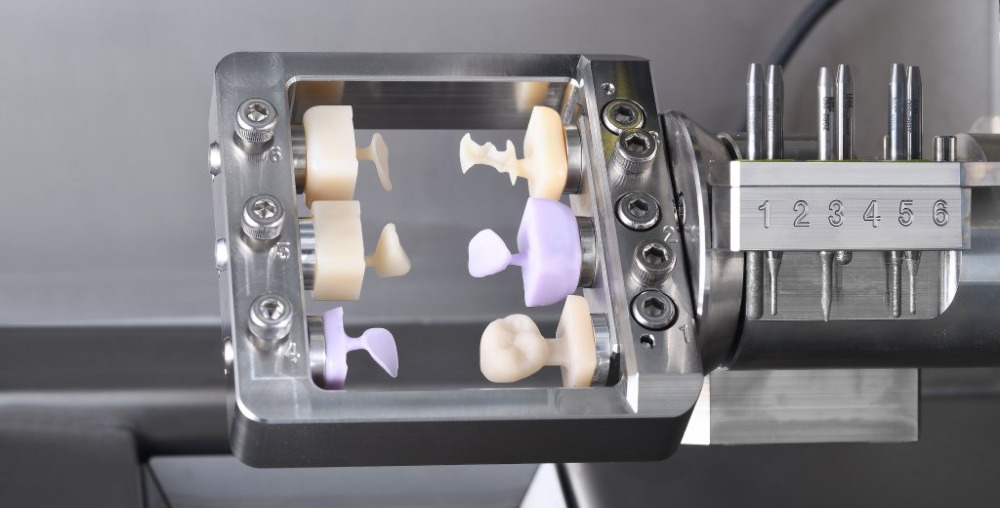 Mașină de frezare umedă in 4 axe Roland DWX 43W (DG Shape)