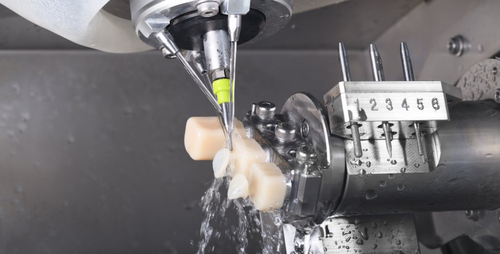 Mașină de frezare umedă in 4 axe Roland DWX 43W (DG Shape)