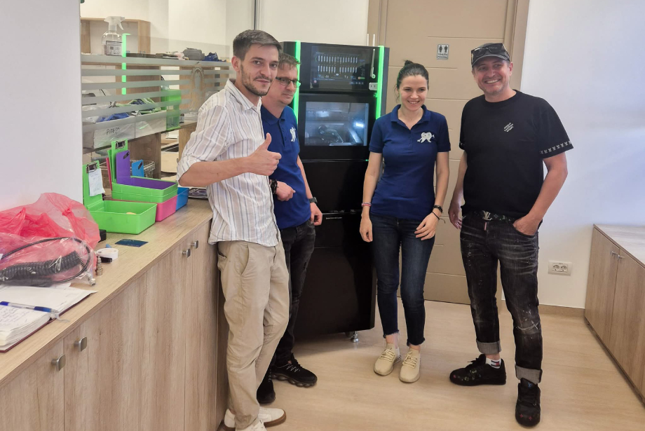 Dotare Clinică Medicală Dentară Dr. Teo cu mașină de frezare de ultimă generație Dotare Clinică Medicală Dentară Dr. Teo cu mașină de frezare de ultimă generație