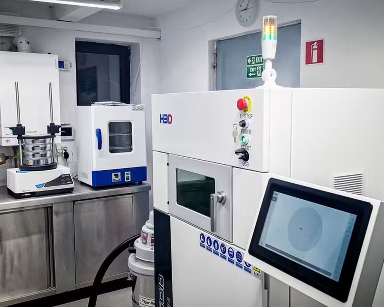 Instalare mașină SLM de la HBD - 150 Flex Edition - Dual Laser în laborator dentar SKY DENT, Râșnov 7