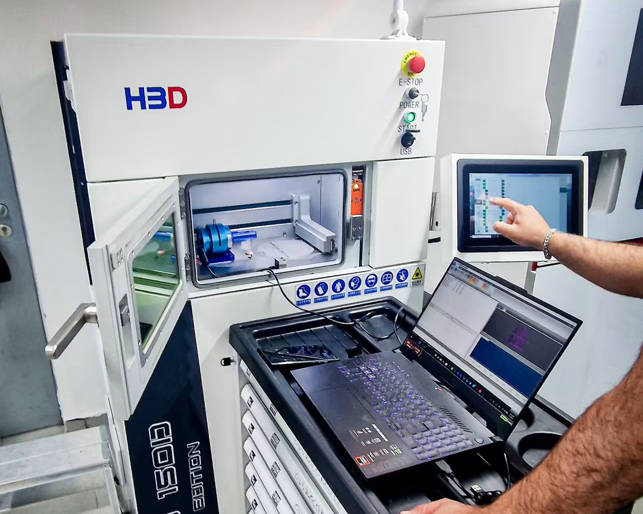 Instalare mașină SLM de la HBD - 150 Flex Edition - Dual Laser în laborator dentar SKY DENT, Râșnov 5