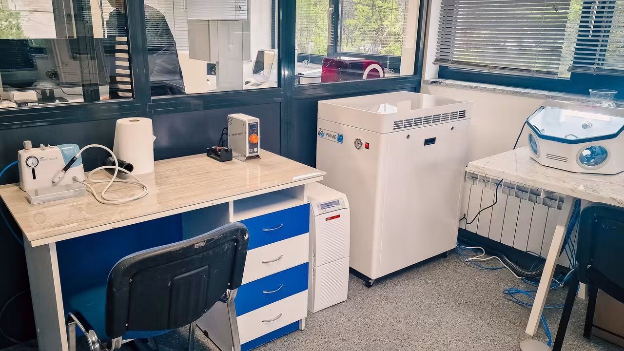 Instalare echipamente pentru dotarea clinicii Dr. Arvinti, Ploiești  4